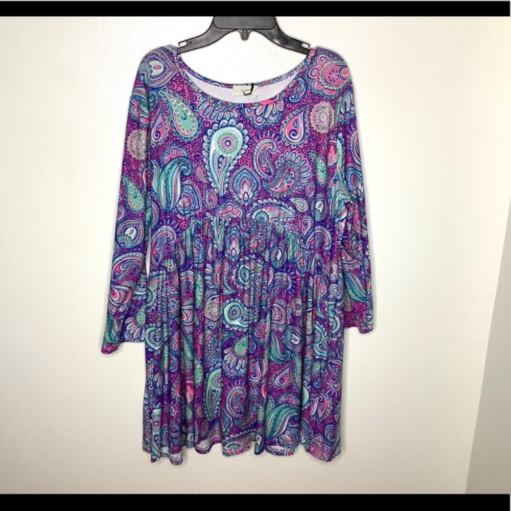< NWT Paisley Simply Southern Tunic Top >